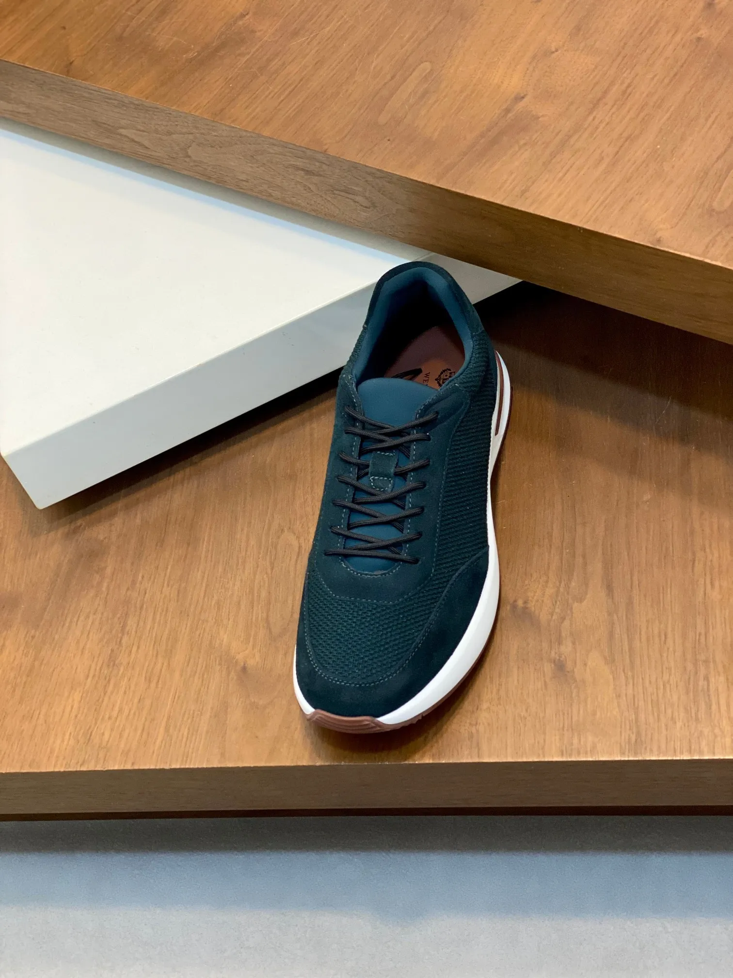 Factory price: 480💰 Loro Piana - Classic casual shoes, men's lace-up casual shoes and sneakers, high-quality lightweight and comfortable fabrics, suitable for outdoor leisure, the color scheme is young and energetic, and it looks great with sportswear or casual suits! Code number: 38-44 (45, 46, can be customized)